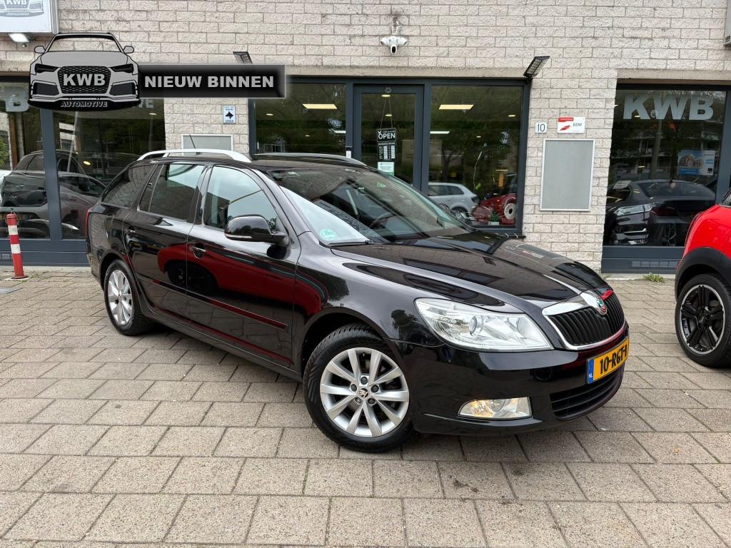 Skoda Octavia Combi 1.2 TSI Trekhaak Carplay Nw Ketting Grot, Auto's, Skoda, Euro 5, Gebruikt, 4 cilinders, Zwart