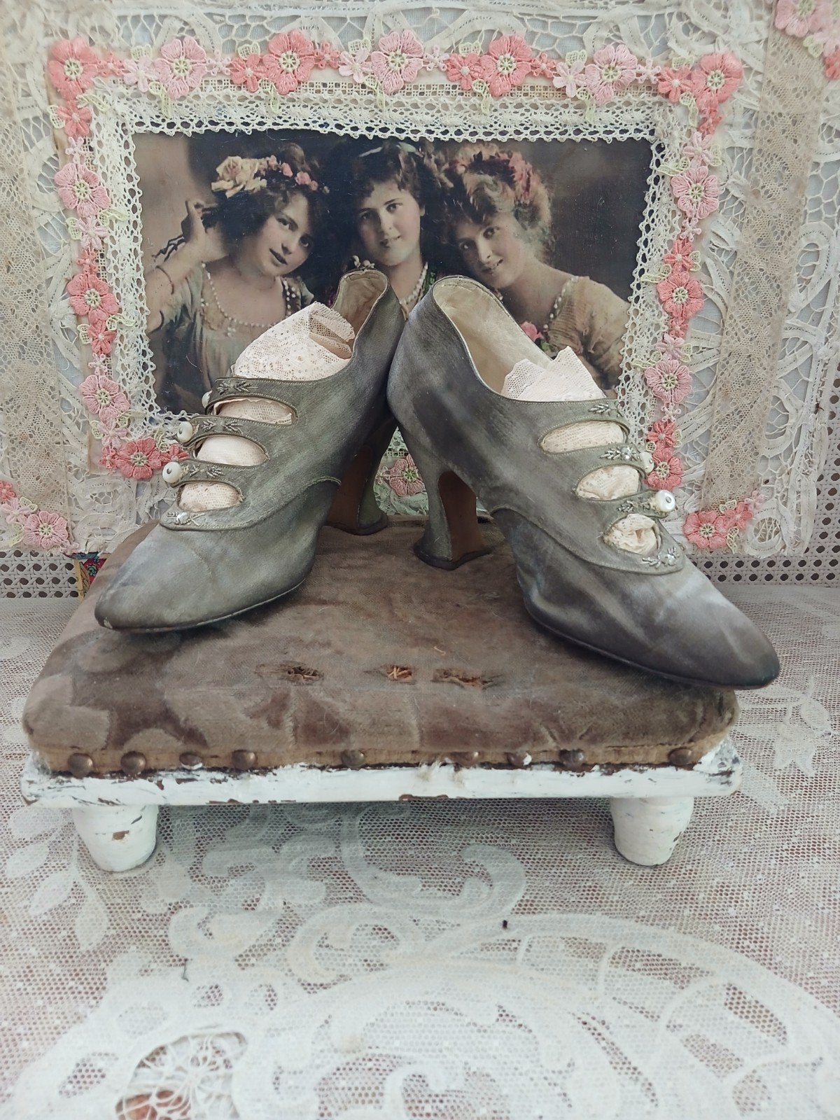 SALE ..antiek brocante voetenbankje, Verzenden