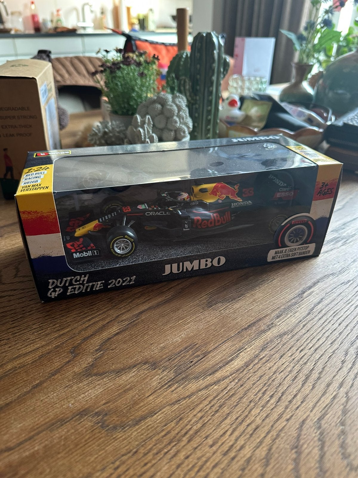Max verstappen red bull auto 1:24, Ophalen of Verzenden, Zo goed als nieuw, Bburago