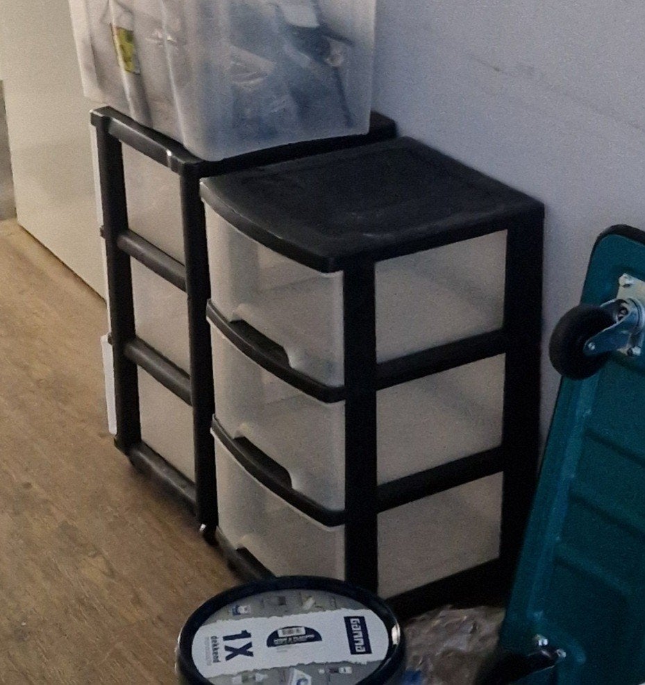 3 kastjes, stoelen, decoratie pannen meer, Ophalen of Verzenden, Gebruikt, Rvs, Pannenset