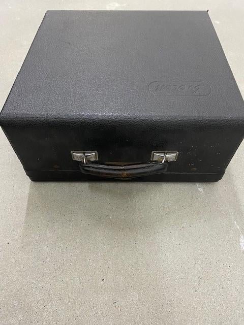 vintage typemachine Everest mod '90, Ophalen