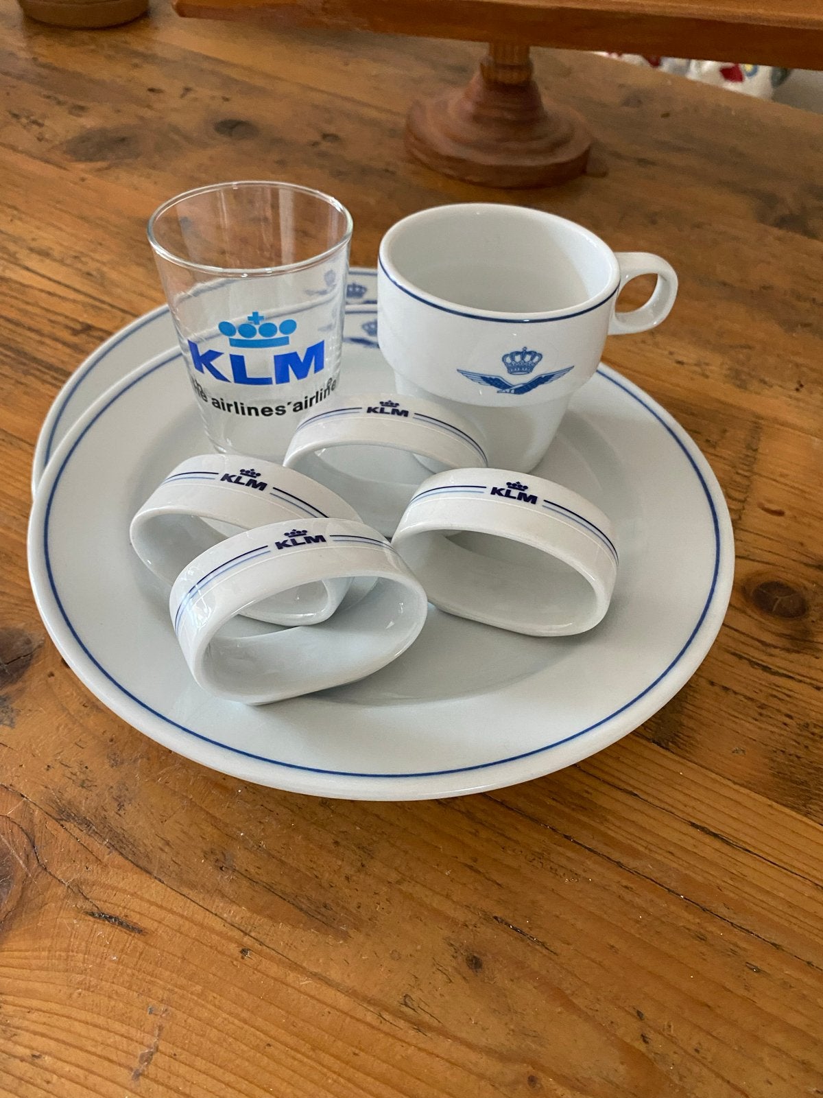 KLM Business Class Servies: Servetringen, Bordjes, Kopje, Huis en Inrichting, Keuken | Servies, Gebruikt, Overige merken, Ophalen of Verzenden