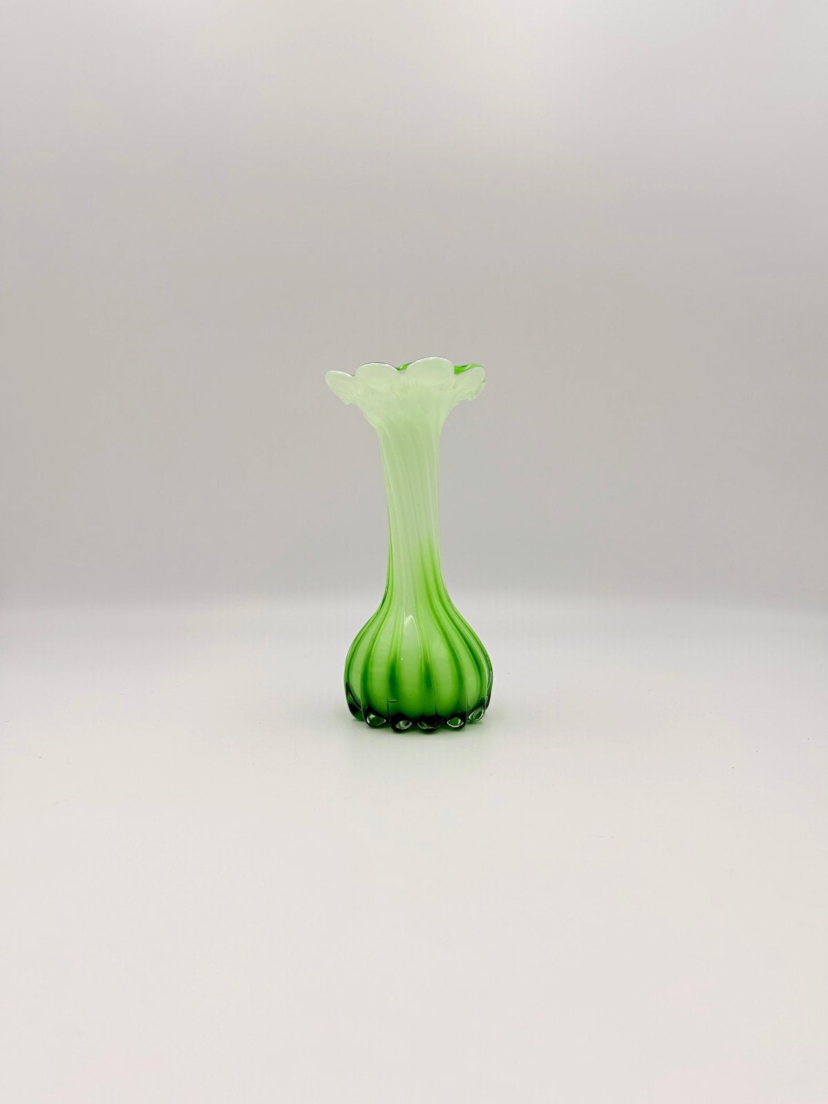Vintage Murano vaas - Groen glas, Antiek en Kunst, Antiek | Vazen, Ophalen of Verzenden
