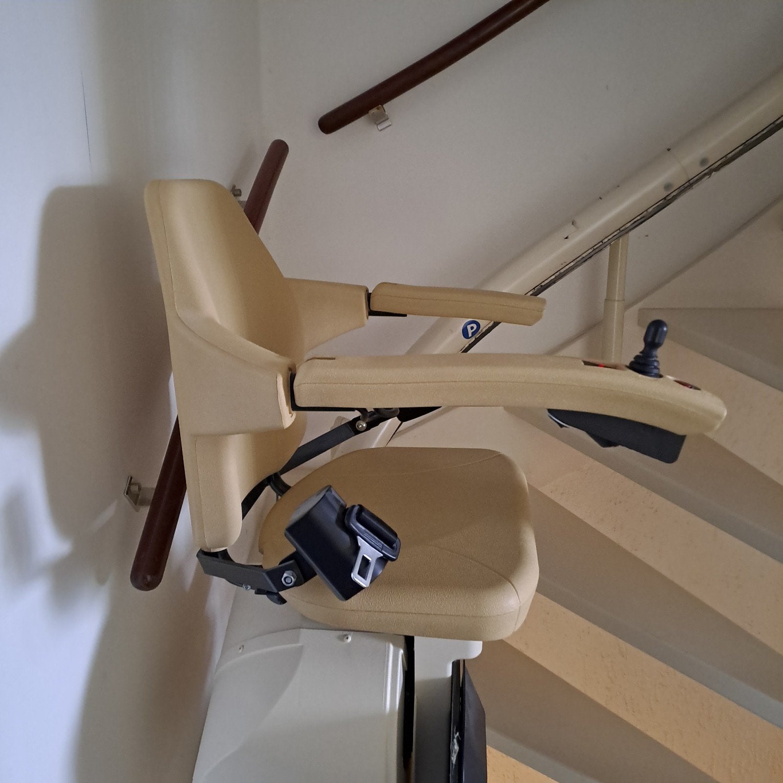 Traplift. HANDYCARE, Diversen, Trapliften, Ophalen