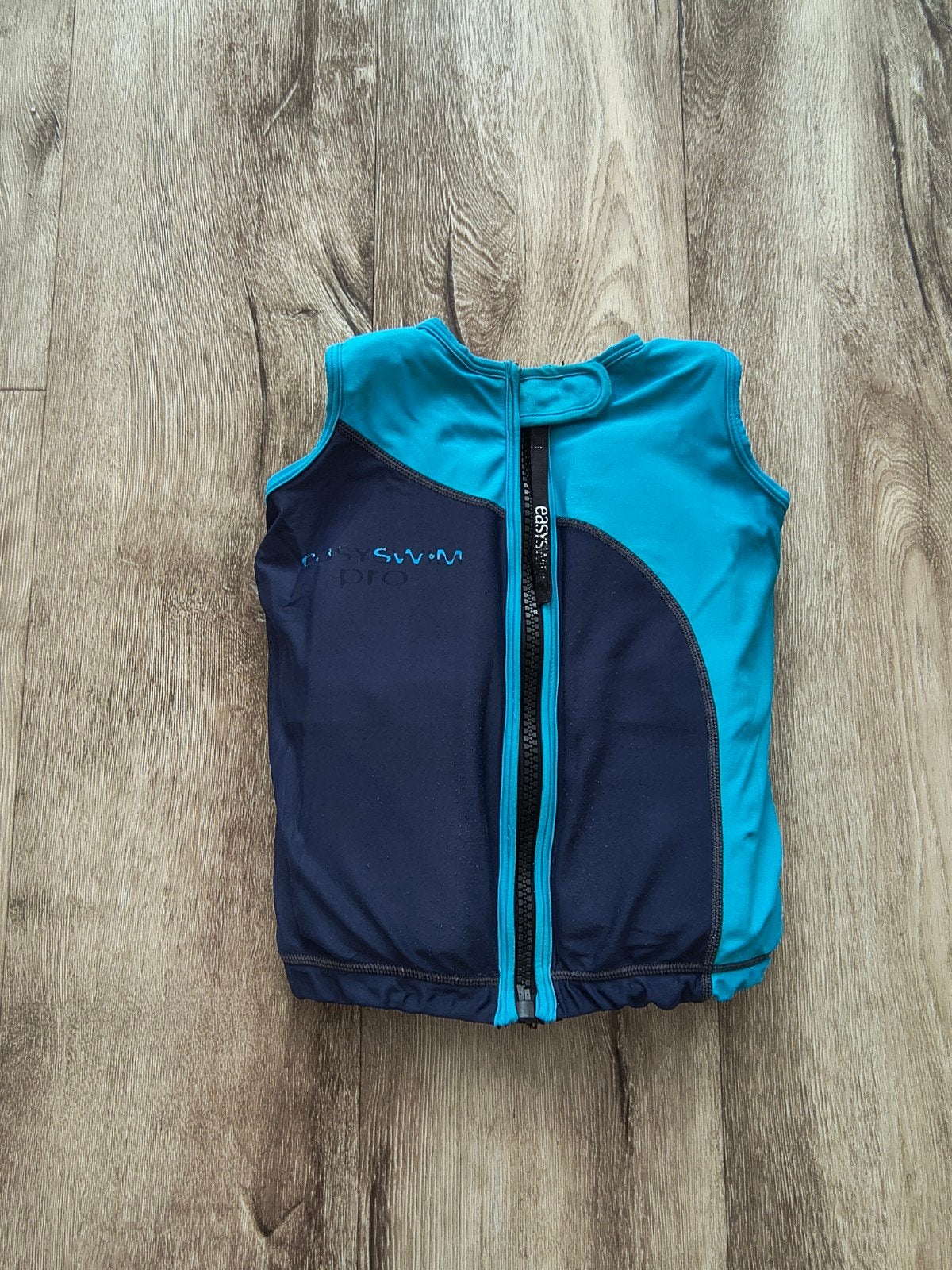 Mooi blauw EasySwim Pro zwemvest, drijfvest zwemles, maat M., Kinderen en Baby's, Kinderkleding | Kinder-zwemkleding, Gebruikt