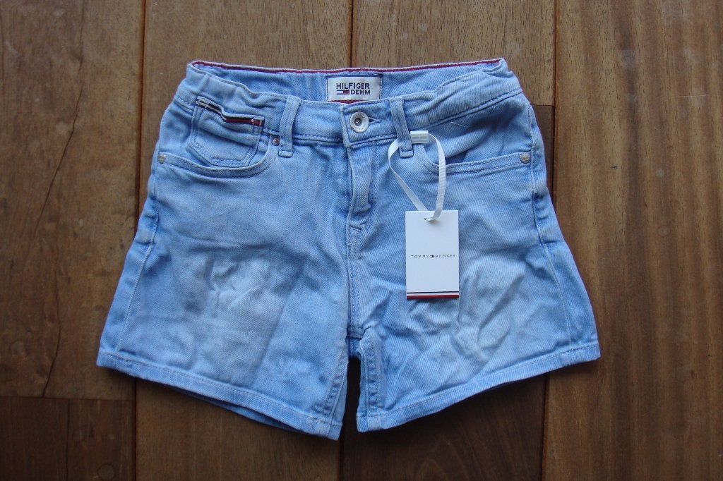 Tommy Hilfiger jeans short flair maat 128 NIEUW €22,95, Broek, Meisje, Nieuw, Ophalen of Verzenden