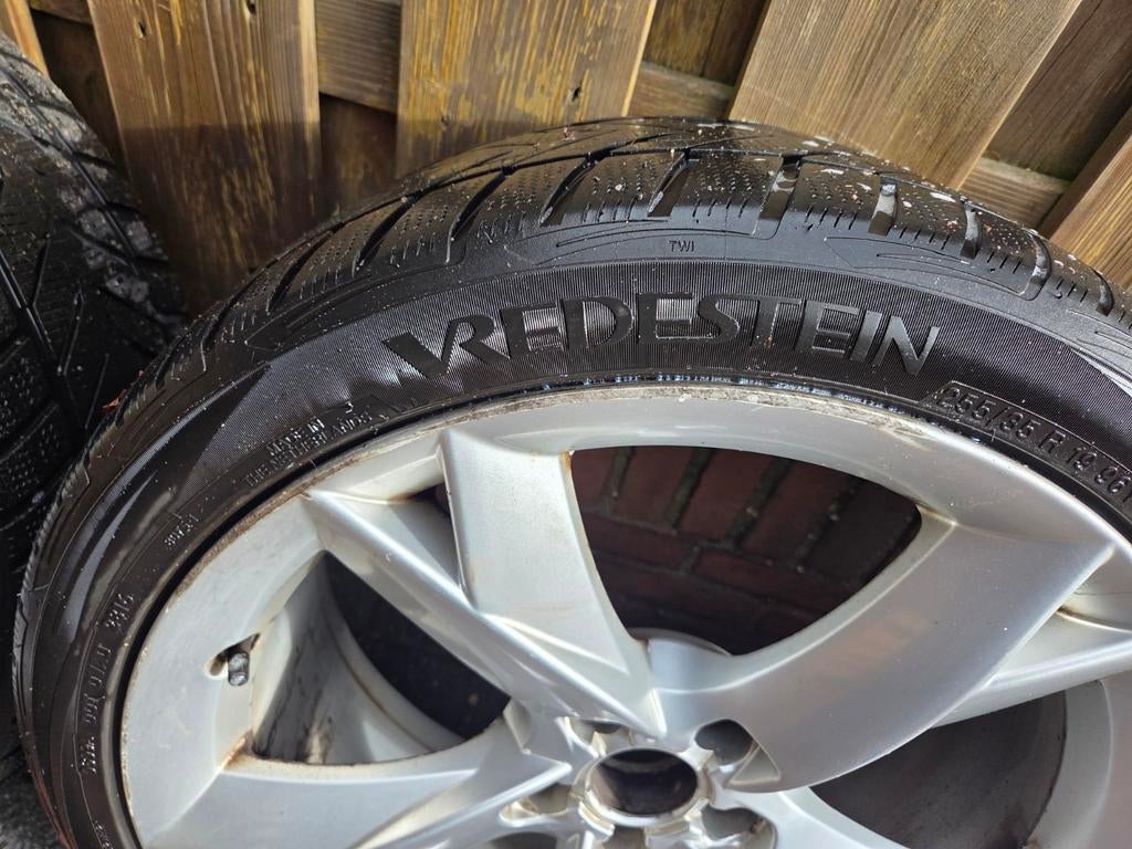 Vredestein winterbanden 255/35 R19 met S line doppen, Ophalen