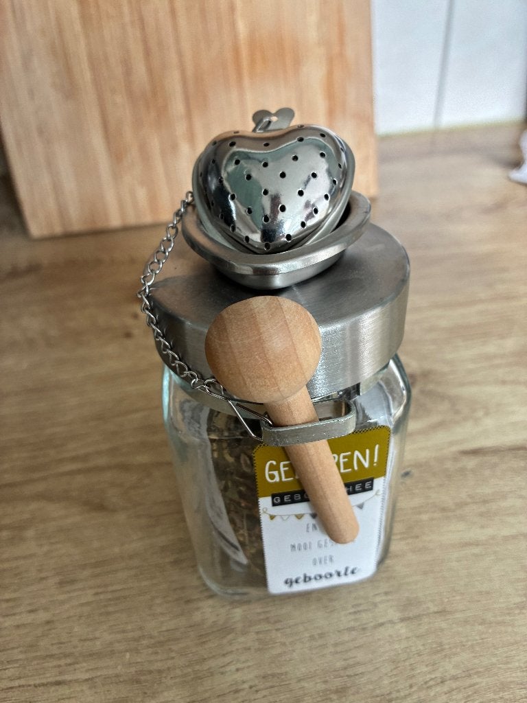 Thee cadeau met hartvormig thee-ei, Ophalen, Overige typen, Zo goed als nieuw, Meerkleurig