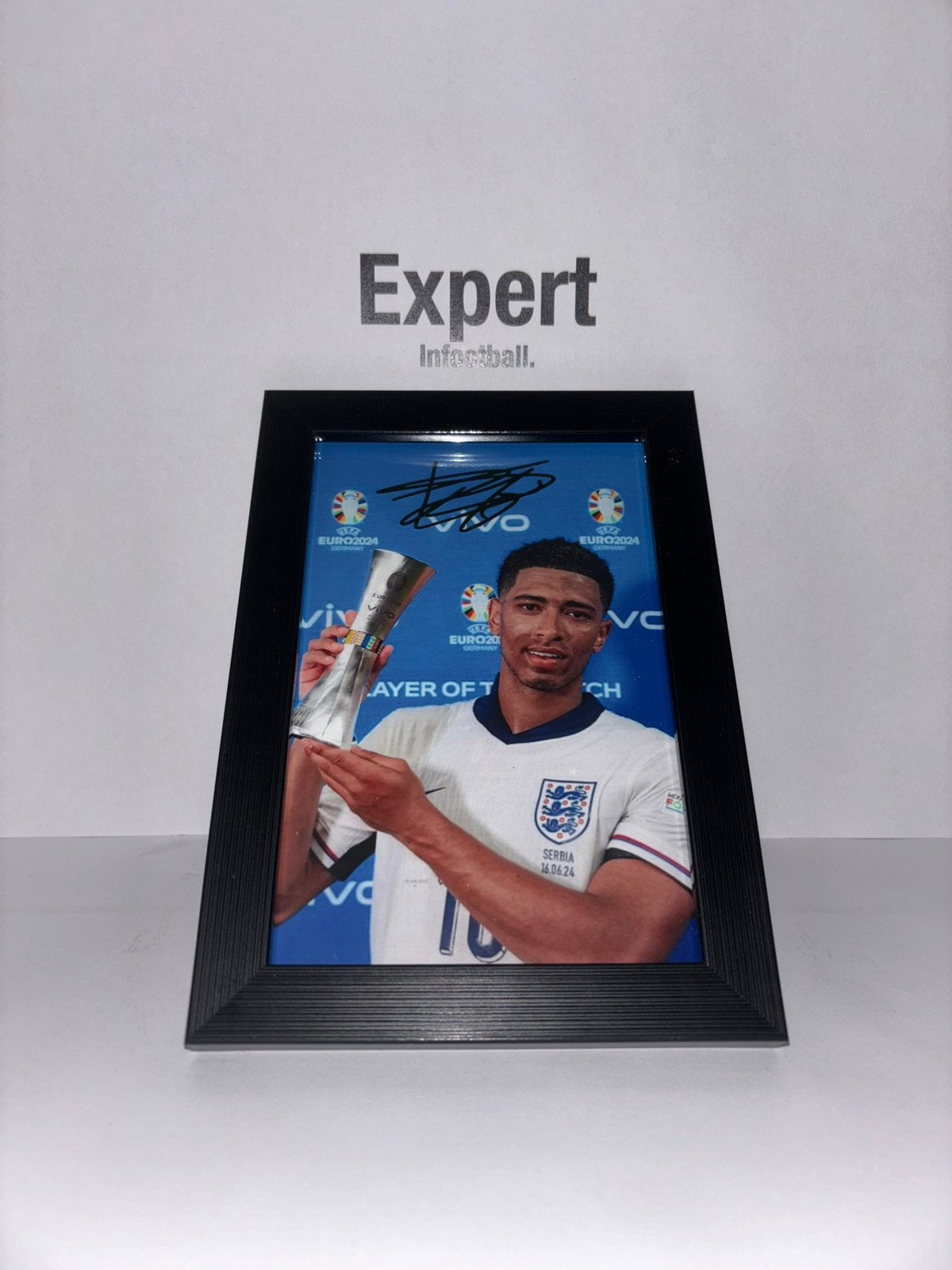 Bellingham gesigneerde foto ingelijst - England, Ophalen of Verzenden, Nieuw, Buitenlandse clubs, Spelerskaart
