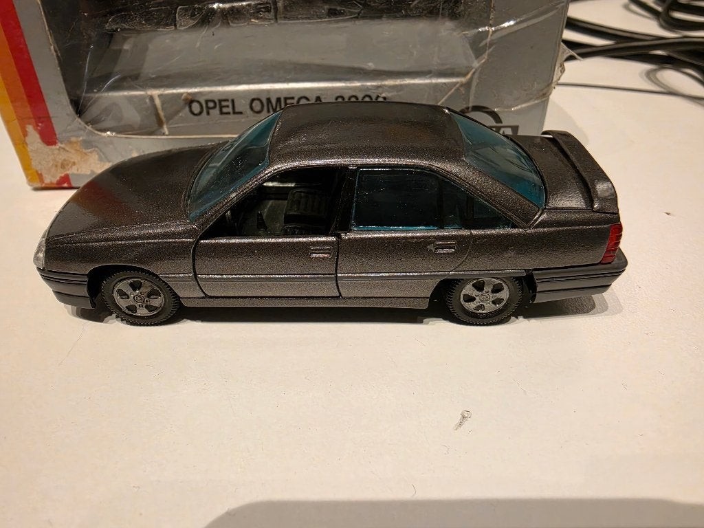 Opel Omega 3000 1/43, Ophalen of Verzenden, Gebruikt, Auto, Gama