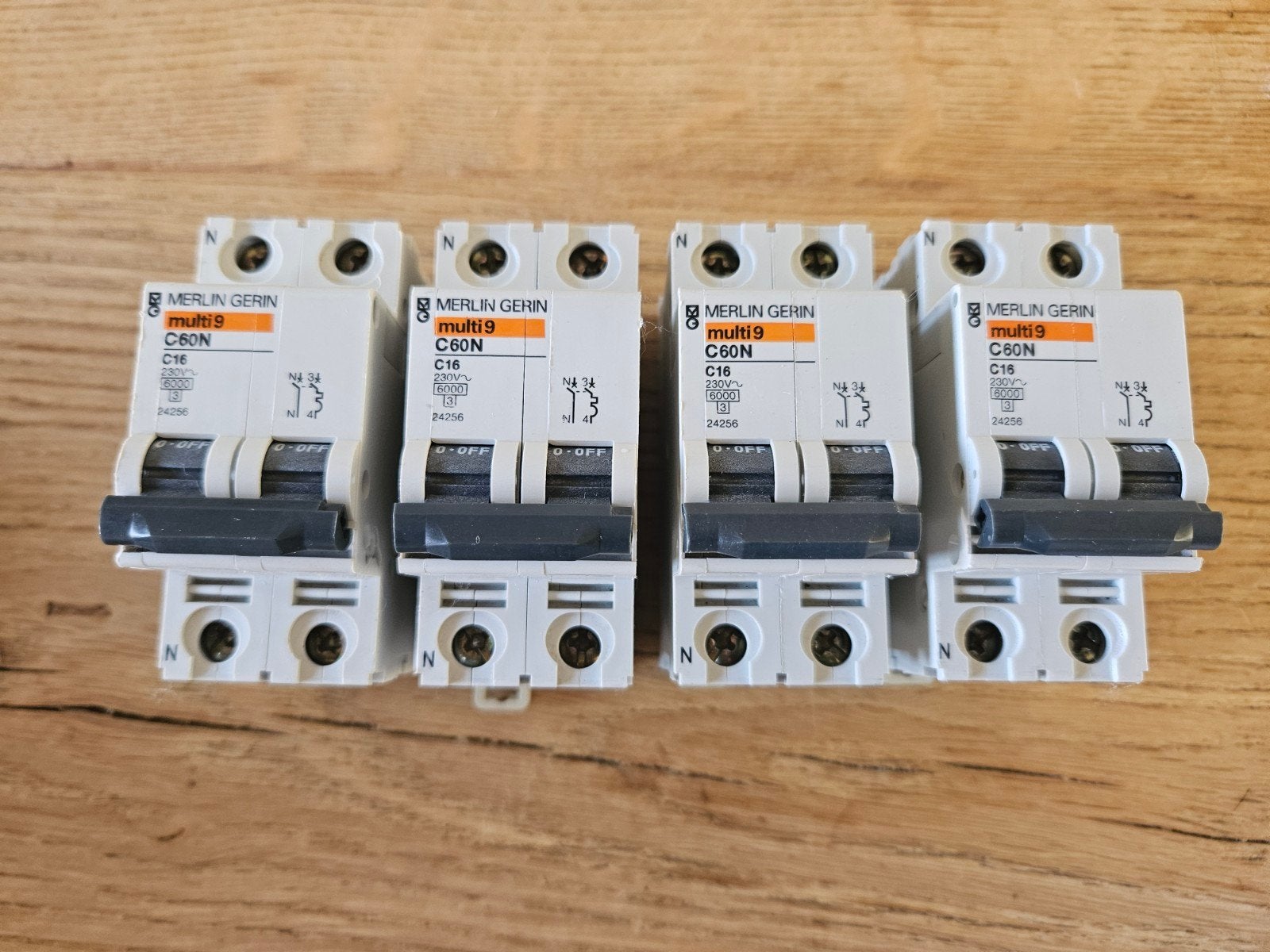 Merlin Gerin Multi 9 C60N C16 Installatieautomaten (4 stuks), Doe-het-zelf en Verbouw, Verzenden, Gebruikt, Schneider Electric