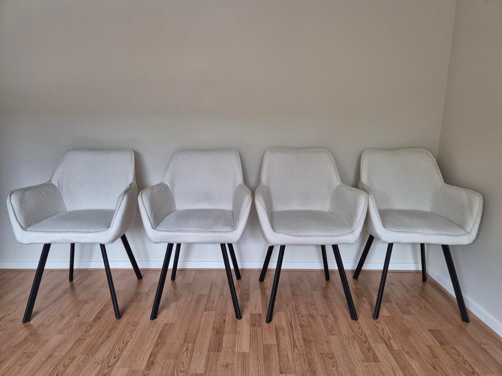 Zeer nette witte teddystoef stoelen!, Ophalen, Zo goed als nieuw