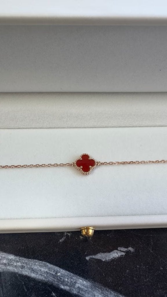 Van Cleef & Arpels Sweet Alhambra Roségold 18K, Nieuw, Ophalen of Verzenden, Met edelsteen, Rood
