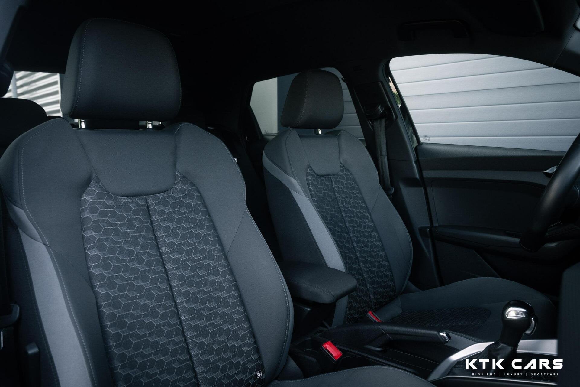 Audi A1 Sportback 30 TFSI S-Line MatrixLED|Line|CarPlay|Stoe, Euro 6, 116 pk, Zwart, Bedrijf