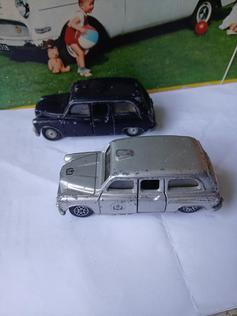 Nog meer klassiekers: Austin London taxi.  Dinky toys,  per, Antiek en Kunst, Antiek | Speelgoed, Ophalen of Verzenden