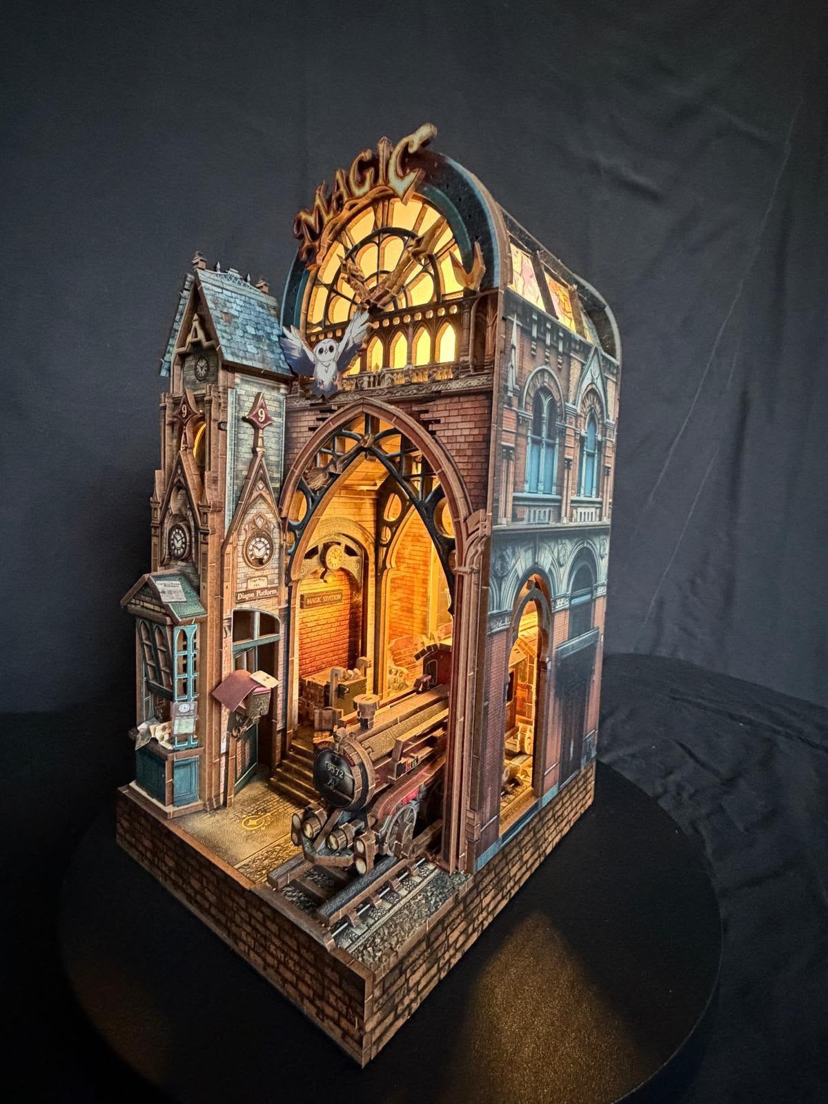 Spookstation booknook met verlichting, Hobby en Vrije tijd, Ophalen