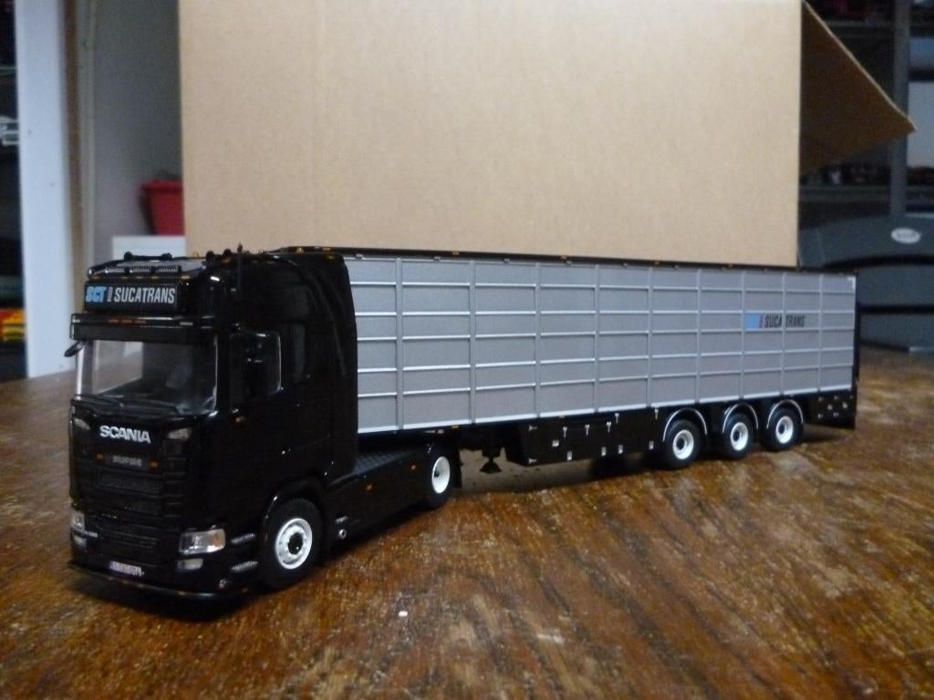 Tekno Scania met veetrailer Sucatrans met certificaat, Hobby en Vrije tijd, Modelauto's | 1:50, Ophalen of Verzenden, Nieuw, Bus of Vrachtwagen