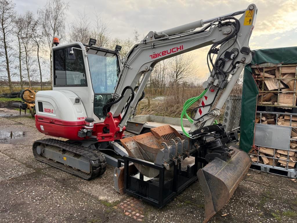 Takeuchi TB235-2 Steelwrist X04 draaikantelstuk, Ophalen, Graafmachine