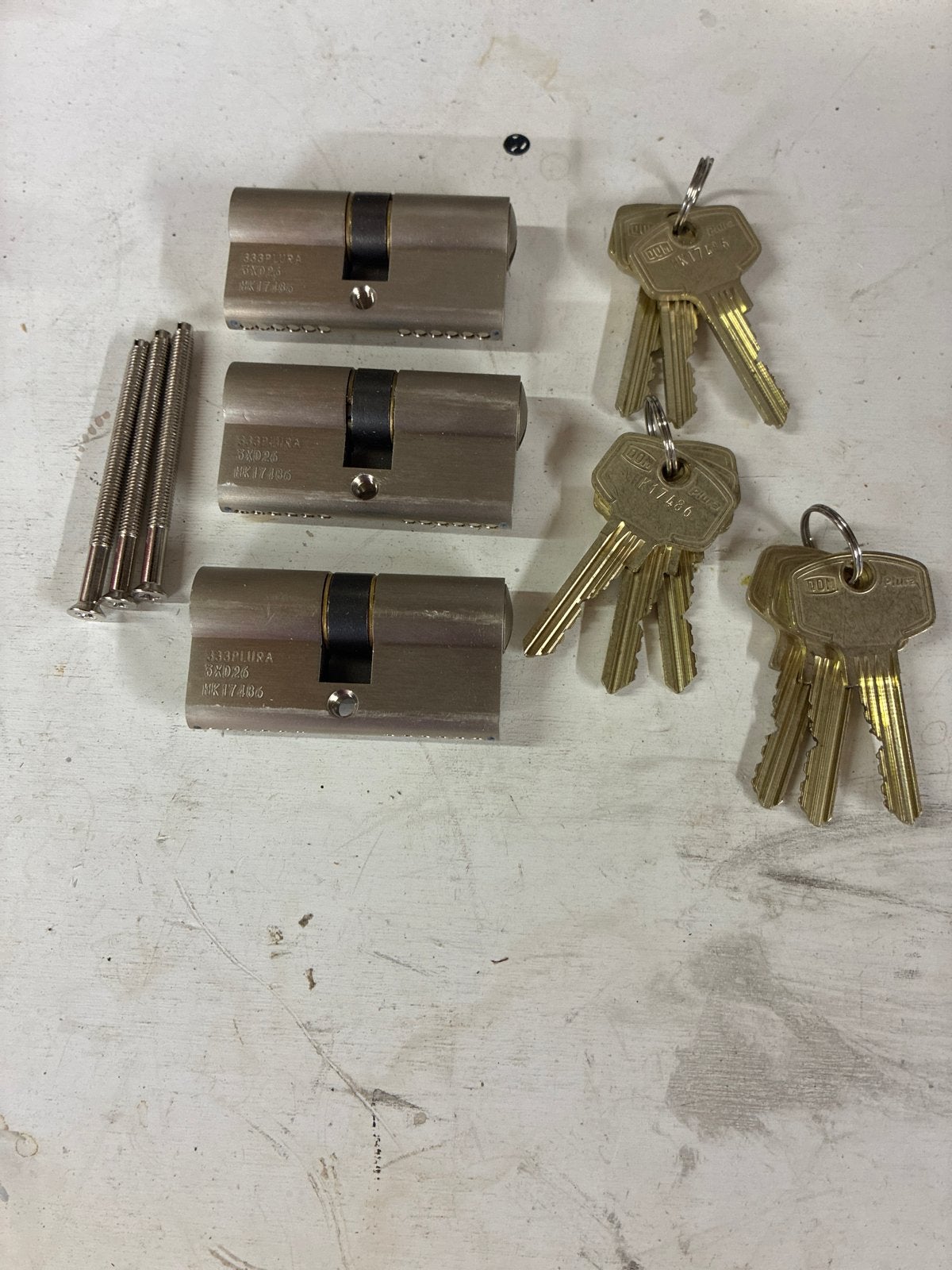 Cilinders 30-30 mm gelijkluidend met 9 sleutels skg xx, Ophalen of Verzenden, Gebruikt, Overige materialen, Slot