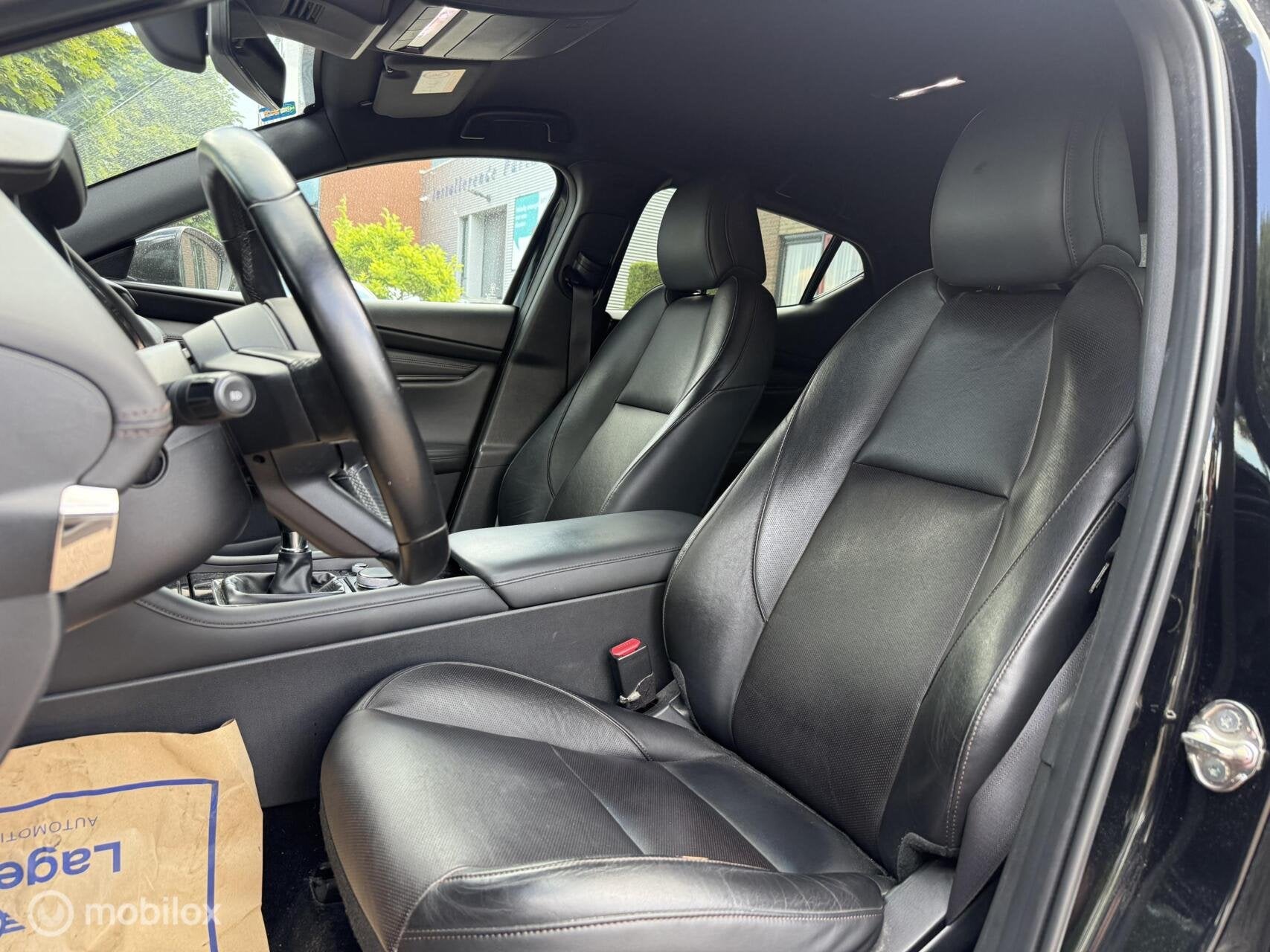 Mazda 3 2.0 e-SkyActiv-X M Hybrid 180 Luxury Leer Bose Navi, Auto's, 1998 cc, 4 cilinders, 179 pk, Zwart