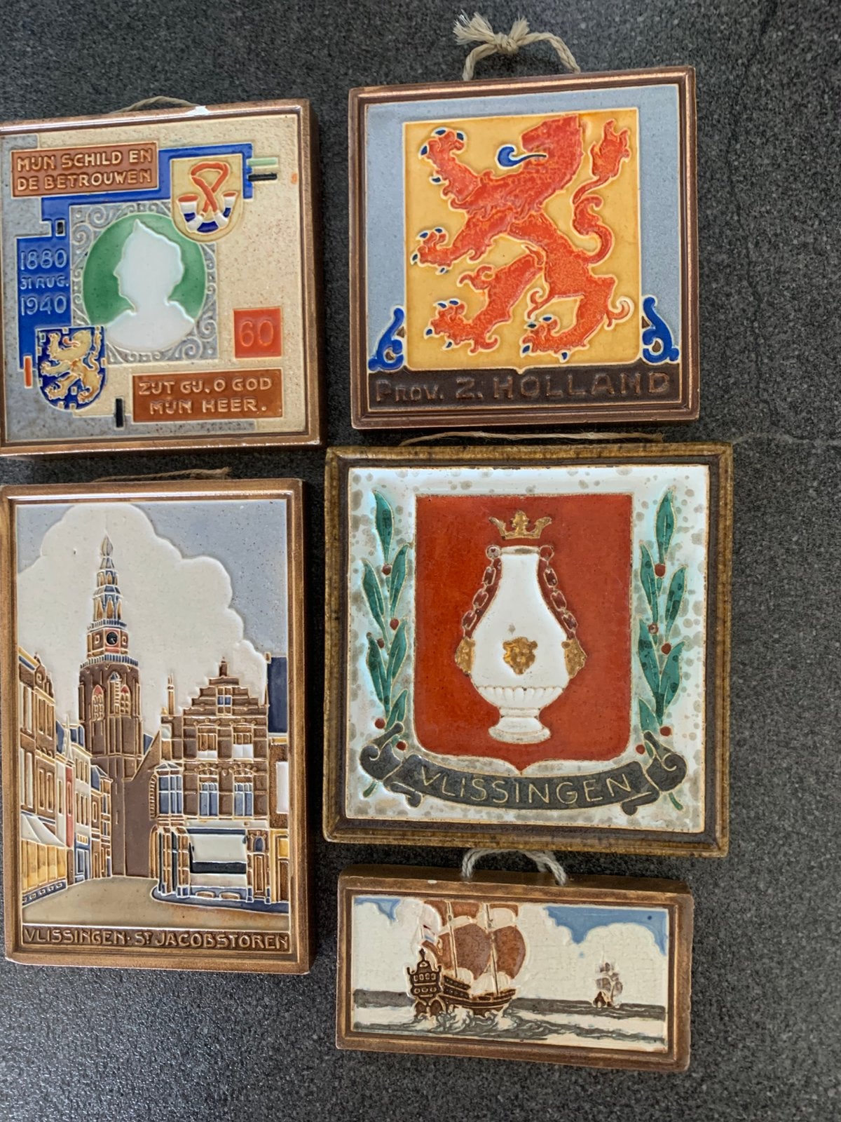 Verschillende Westraven tegels., Ophalen of Verzenden