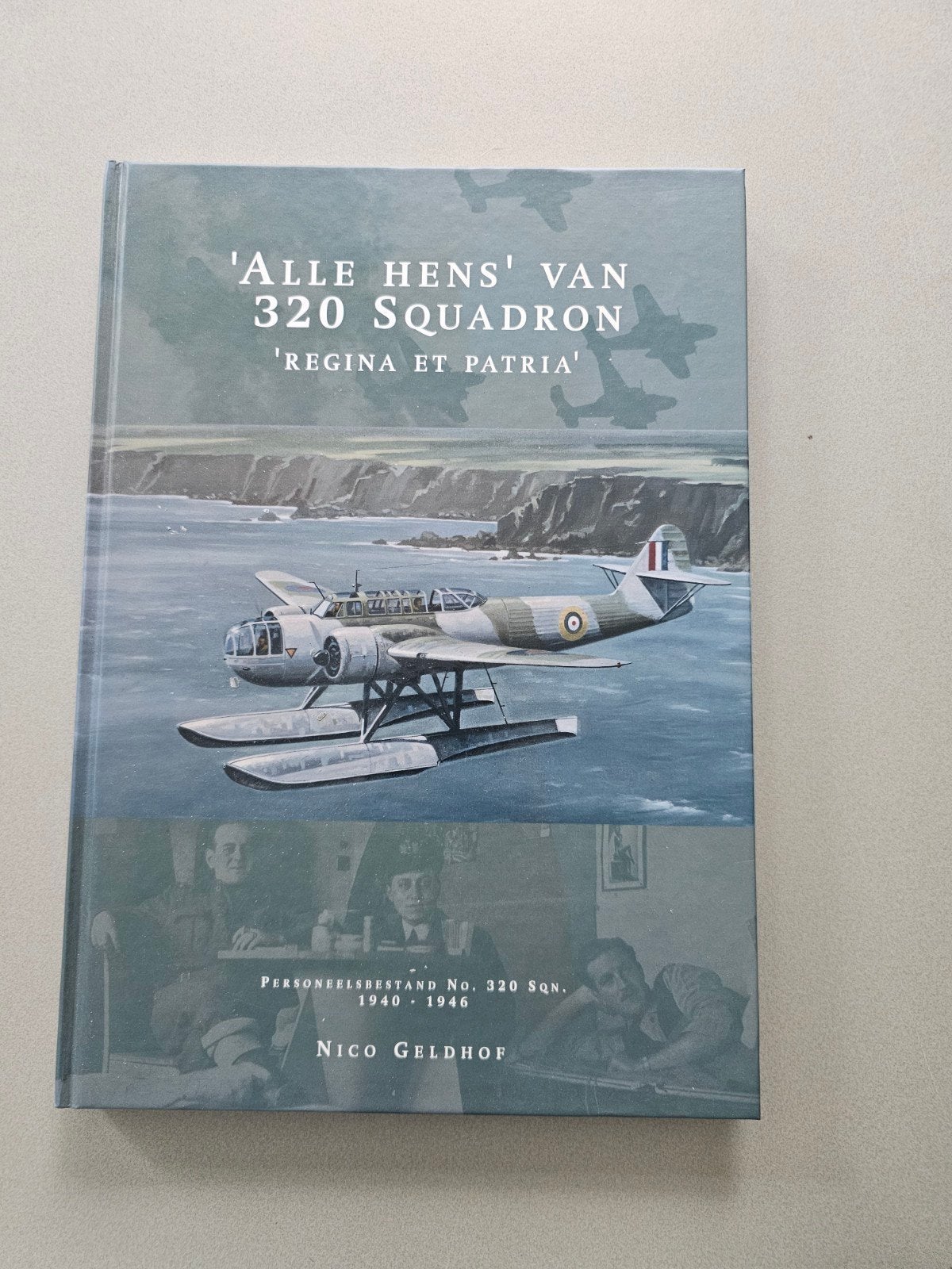 Alle hens van 320 squadron - regina et patria, Ophalen of Verzenden, Zo goed als nieuw, Nico geldhof