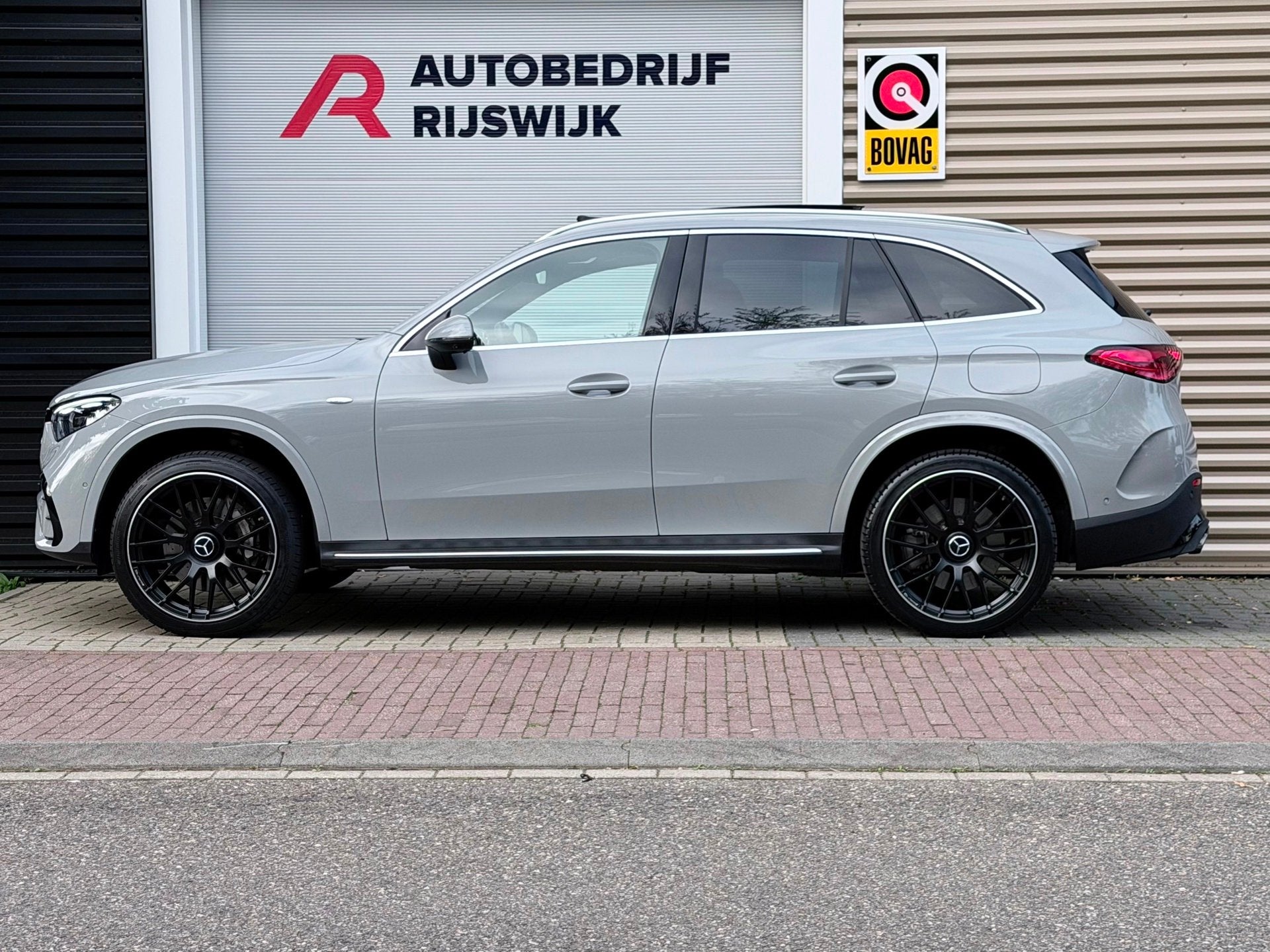 Mercedes-Benz GLC-klasse 300e 4MATIC AMG 63 S Pano/Memory/36, Automaat, Gebruikt, Vierwielaandrijving, Hybride Elektrisch/Benzine