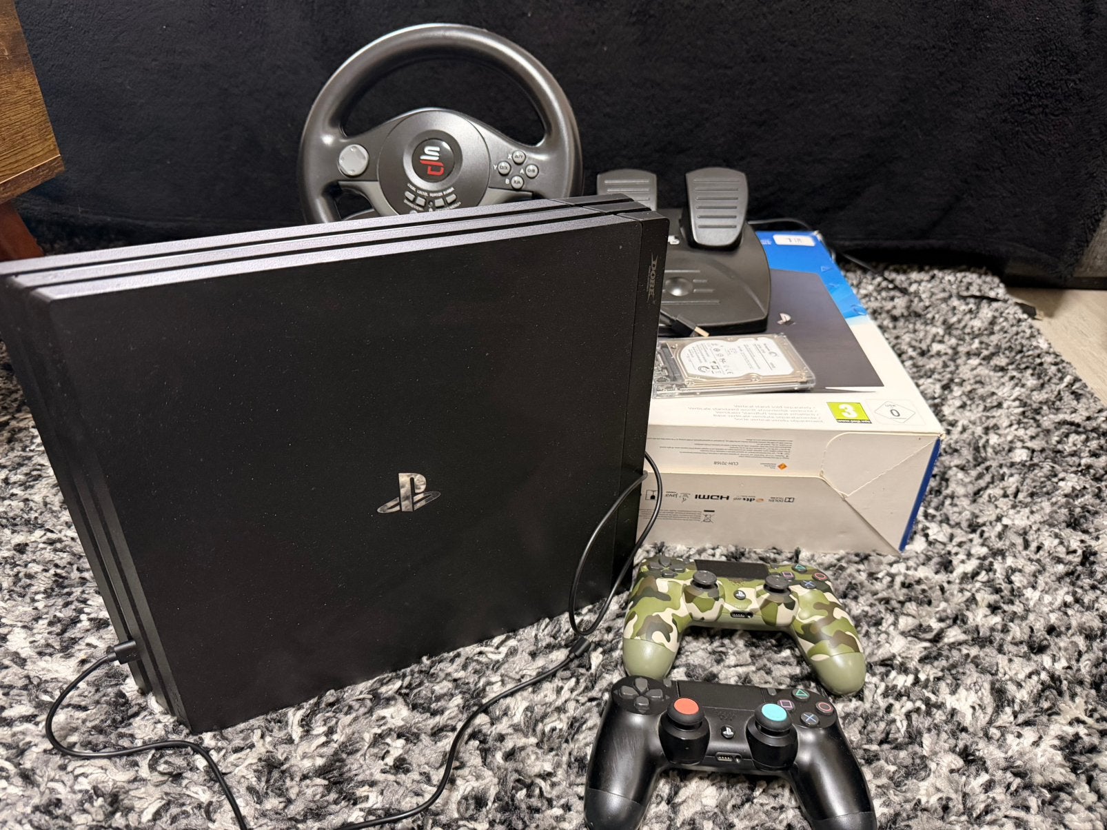 PlayStation 4 Pro 1TB + 2 Controllers + Accessories FW 10.01, 1 speler, Ophalen of Verzenden, Zo goed als nieuw, Vanaf 3 jaar