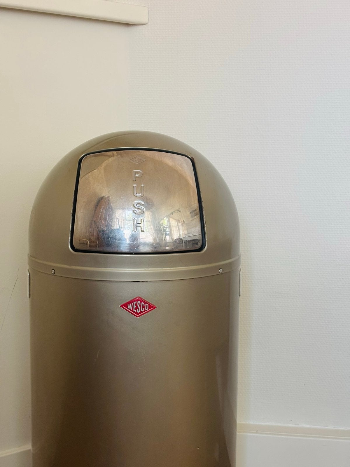 Retro WESCO Pushboy Prullenbak 50L, 40 liter of meer, Ophalen, Gebruikt, Metaal