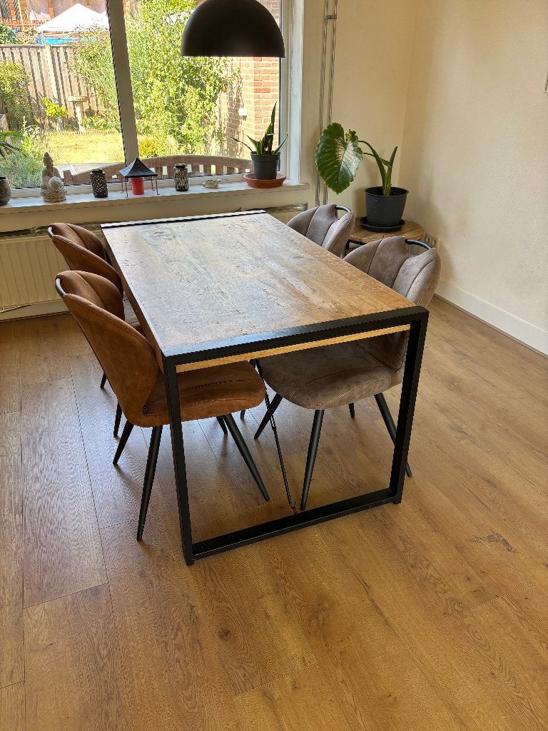 Industriële eettafel 140x80 met 4 stoelen - ZGAN, Huis en Inrichting, Tafels | Eettafels, 100 tot 150 cm, 50 tot 100 cm, Zo goed als nieuw