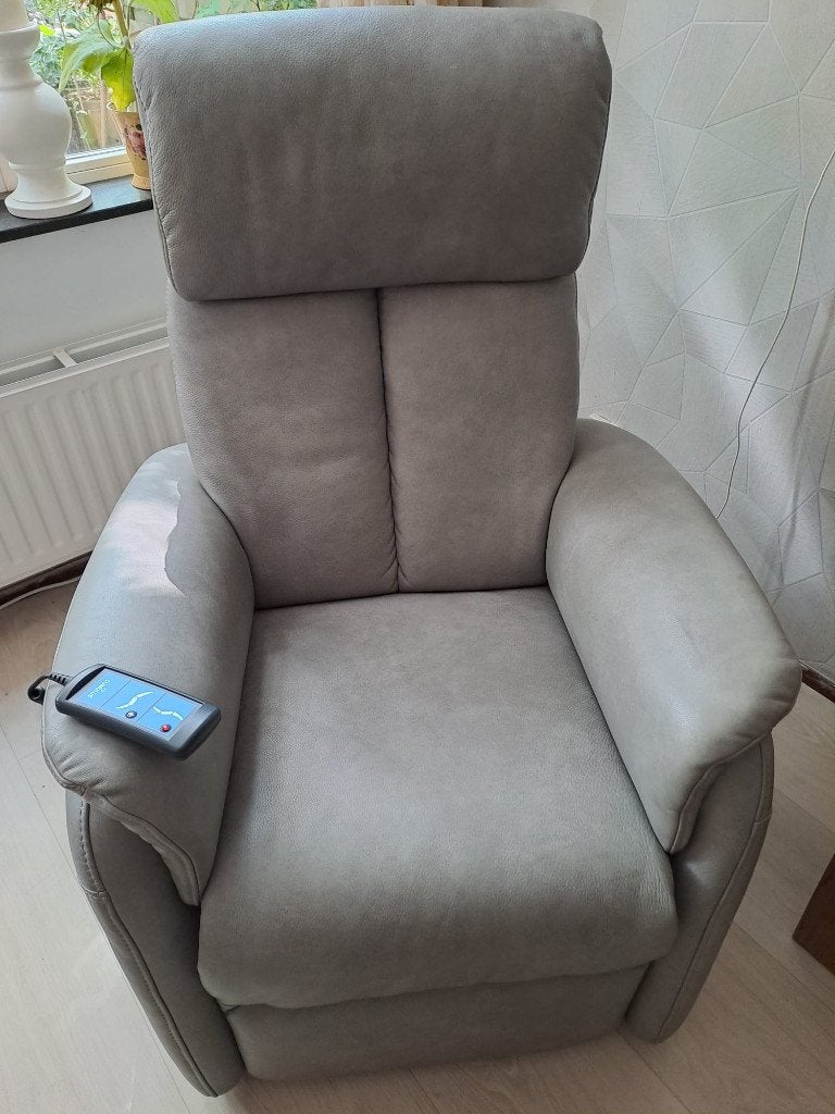Himolla Cumulus Vario Sta-opstoel Leder Elektrisch Nieuwstaa, Huis en Inrichting, Fauteuils, Ophalen, Modern, Comfortabel, Zo goed als nieuw