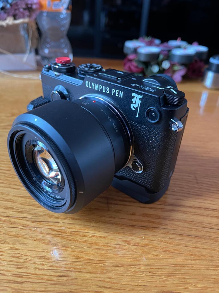 Olympus PEN-F met Panasonic 25mm f/1.7 slechts 942 clicks, Audio, Tv en Foto, Fotocamera's Digitaal, Compact, Ophalen of Verzenden