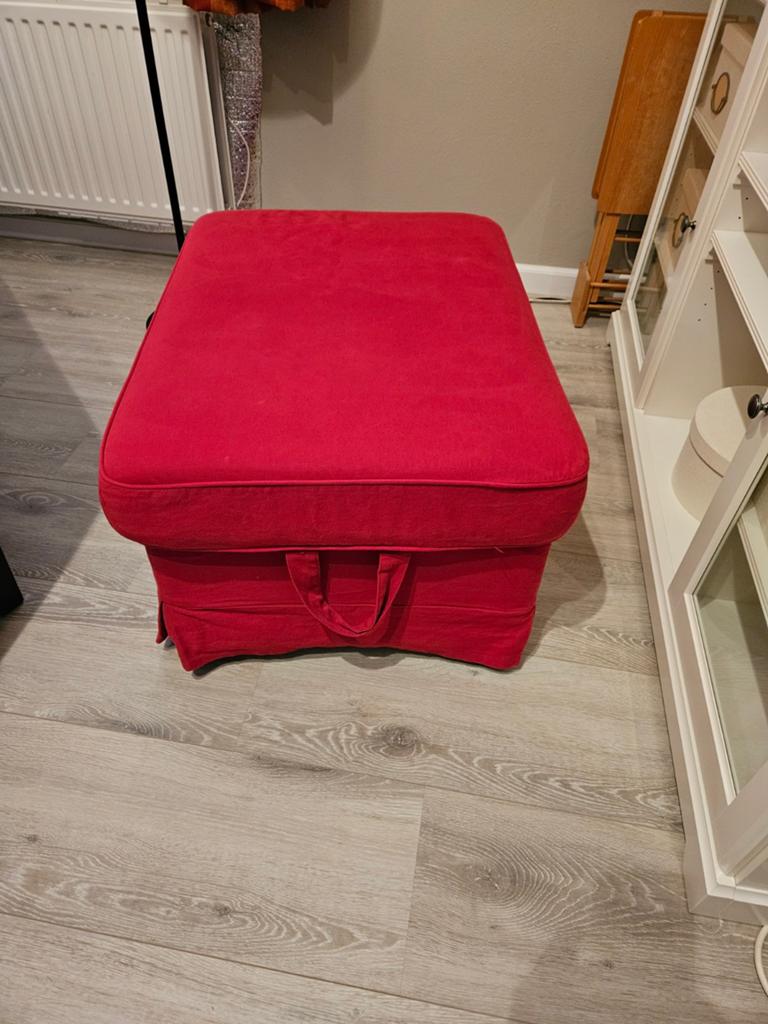 Ikea Ektorp hocker met 2 hoezen; rood en gebroken wit, Ophalen, 75 tot 100 cm, Zo goed als nieuw, Rechthoekig