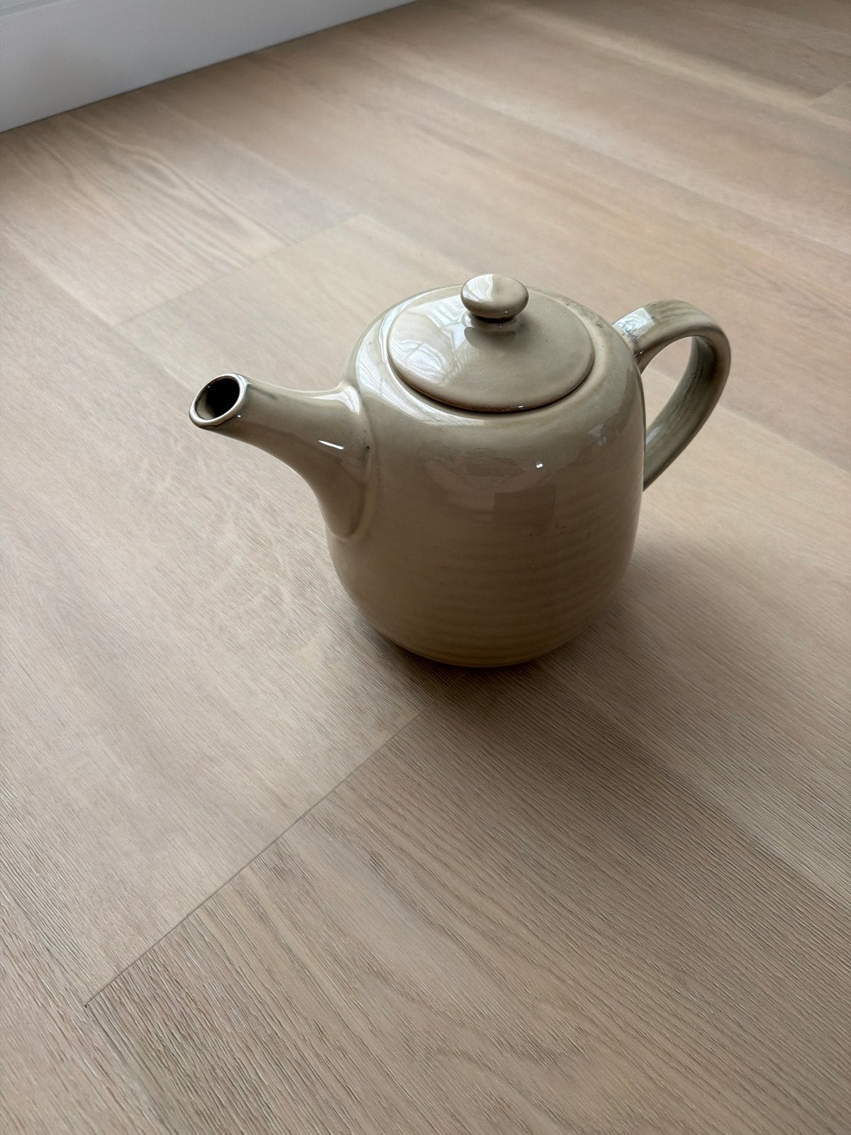 Mica Decorations Theepot - Beige/Taupe Keramiek, Huis en Inrichting, Ophalen of Verzenden, Zo goed als nieuw, Steen/keramiek, Overige merken