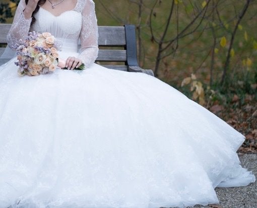 Prachtige witte trouwjurk met lange mouwen en kant, Ophalen, Zo goed als nieuw, Wit, Trouwjurk