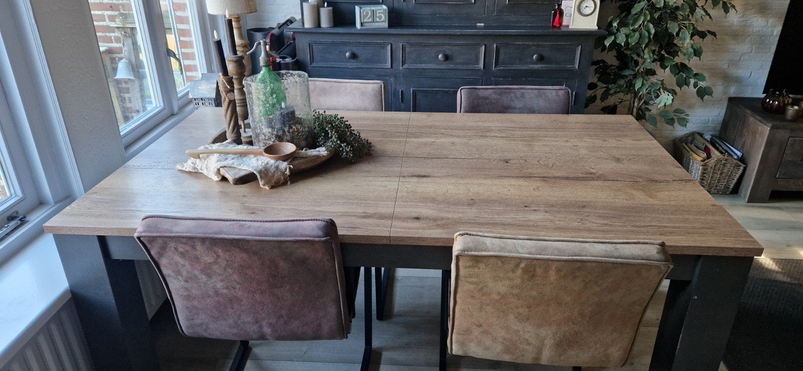 Uitschuifbare eettafel 1.80-2.40