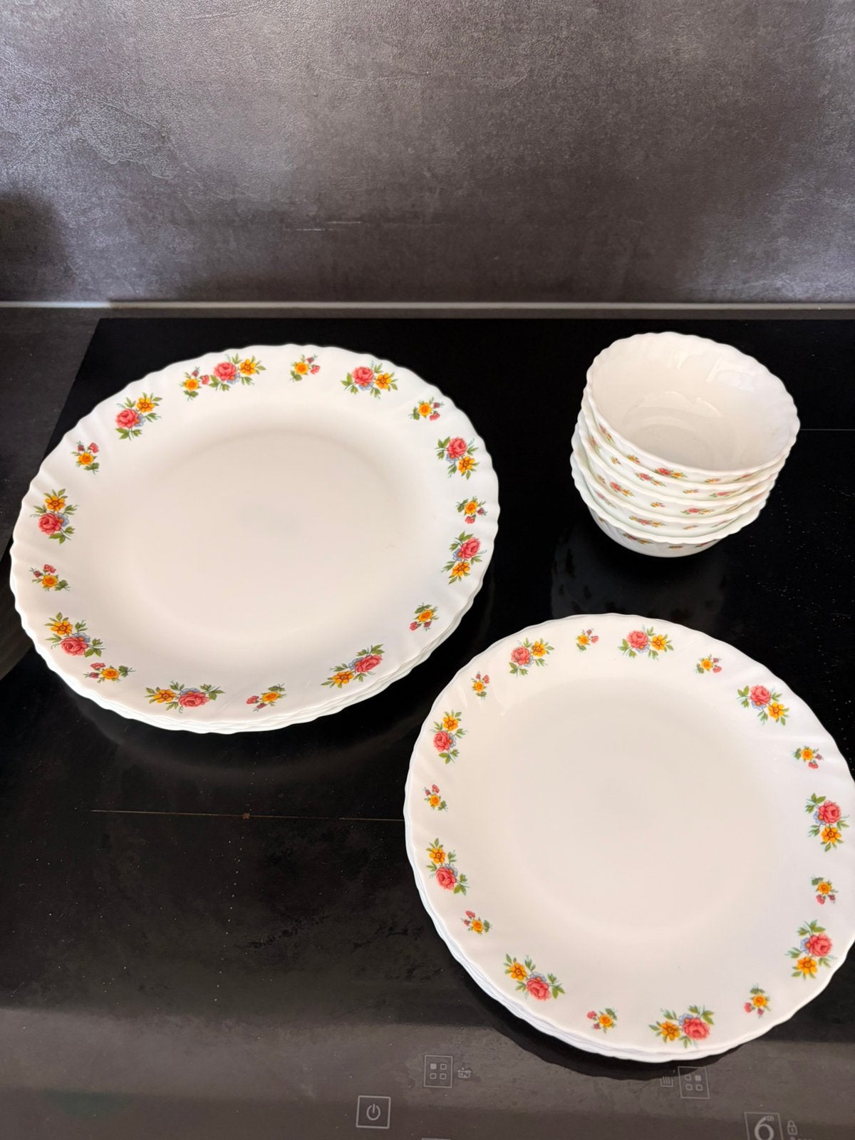 La Opala Dinnerware Set – Floral Design – Excellent State, Ophalen, Zo goed als nieuw, Overige stijlen, Bord(en)