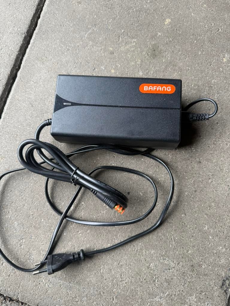 BAFANG  CHARGER, Fietsen en Brommers, Ophalen of Verzenden, Zo goed als nieuw