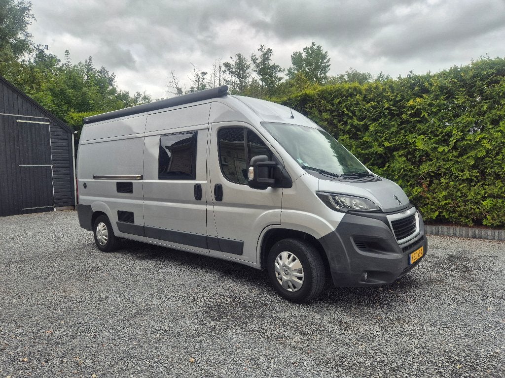 Peugeot Boxer L3H2 camper 150 PK NIEUWE Off-Grid Inbouw 2026, Caravans en Kamperen, Campers, Overige merken, Ringverwarming, Koelkast