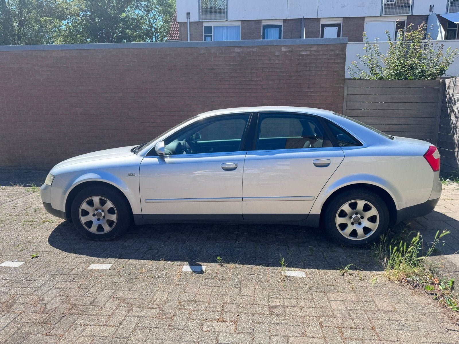 Audi A4 2.0 96KW 2003 Grijs, Auto's, Audi, 4 cilinders, 1984 cc, A4, Origineel Nederlands
