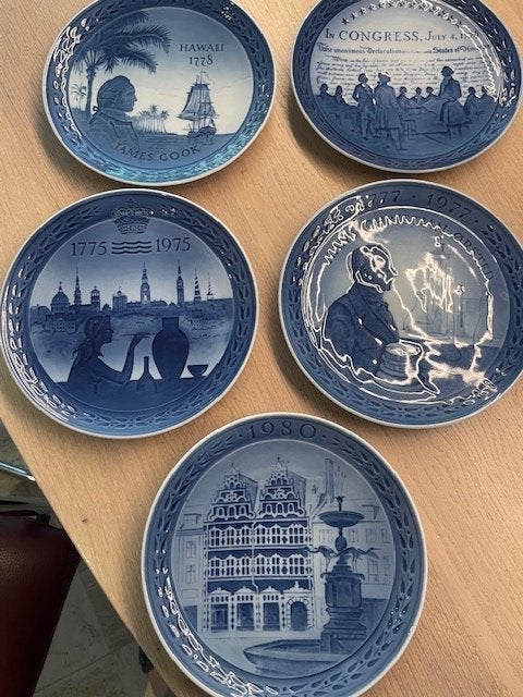 Royal Copenhagen herdenkingsboorden 5 st, Ophalen of Verzenden, Nieuw, Porselein, Bord of Schaal