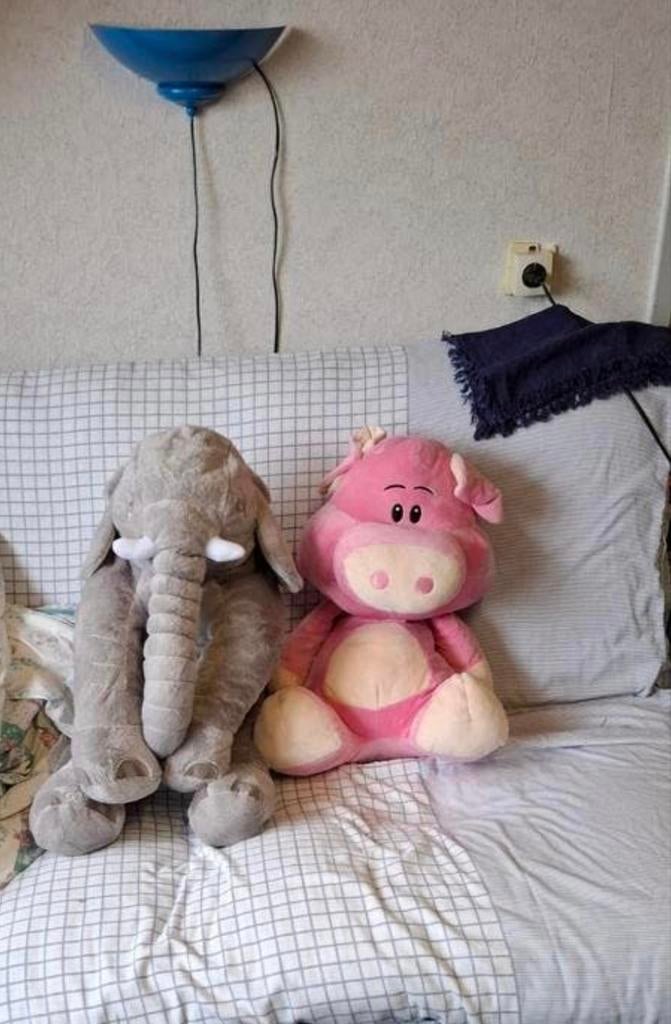 Grote knuffels: Olifant en Roze Varken, Ophalen, Gebruikt, Grijs, Middelgroot (20 tot 80 cm)