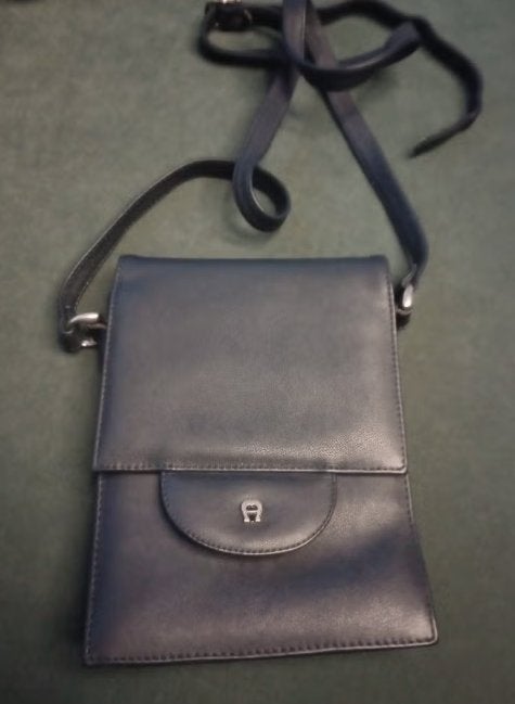 Aigner schoudertas 16x21x7 cm zwart, Ophalen of Verzenden, Zwart