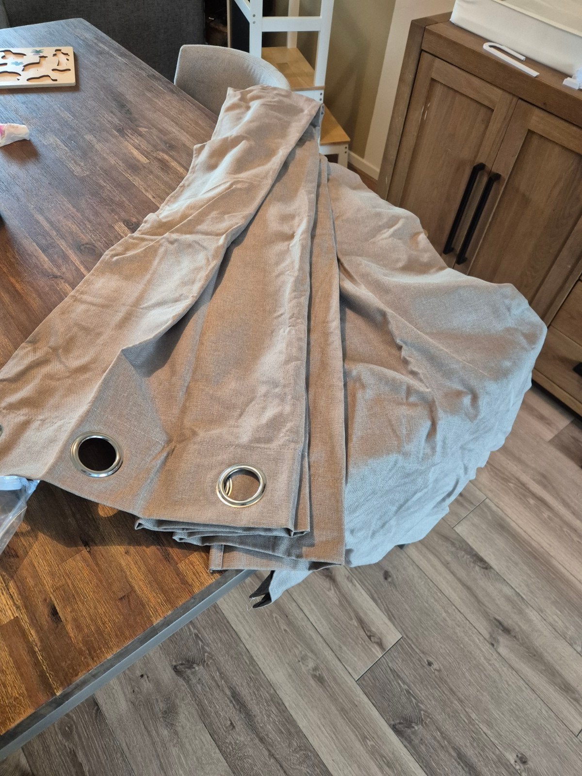 Nieuw Gordijn 140x260 cm - Klaar om op te hangen, Ophalen of Verzenden, Nieuw, Beige, Gordijn