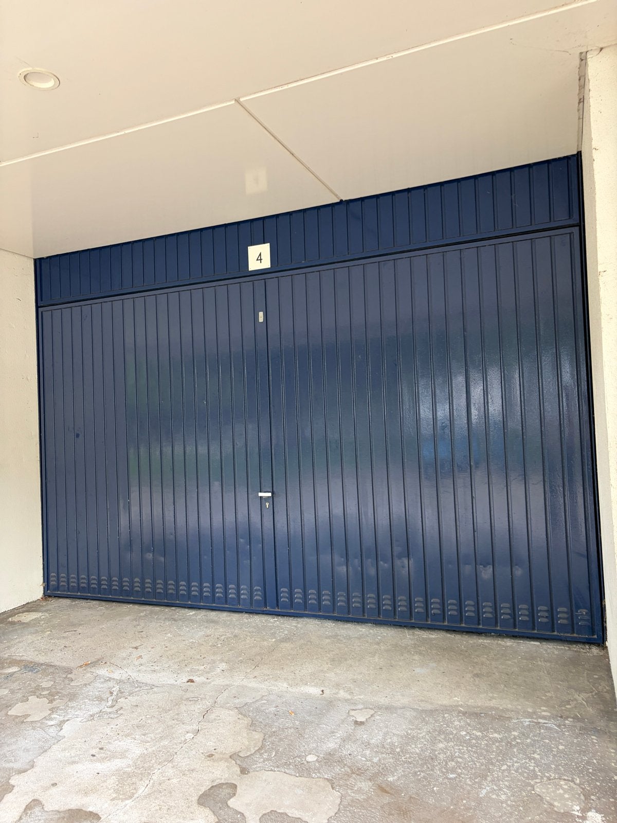 Grote mooie garage. Automatische deur, Huizen en Kamers, Garages en Parkeerplaatsen, Amsterdam