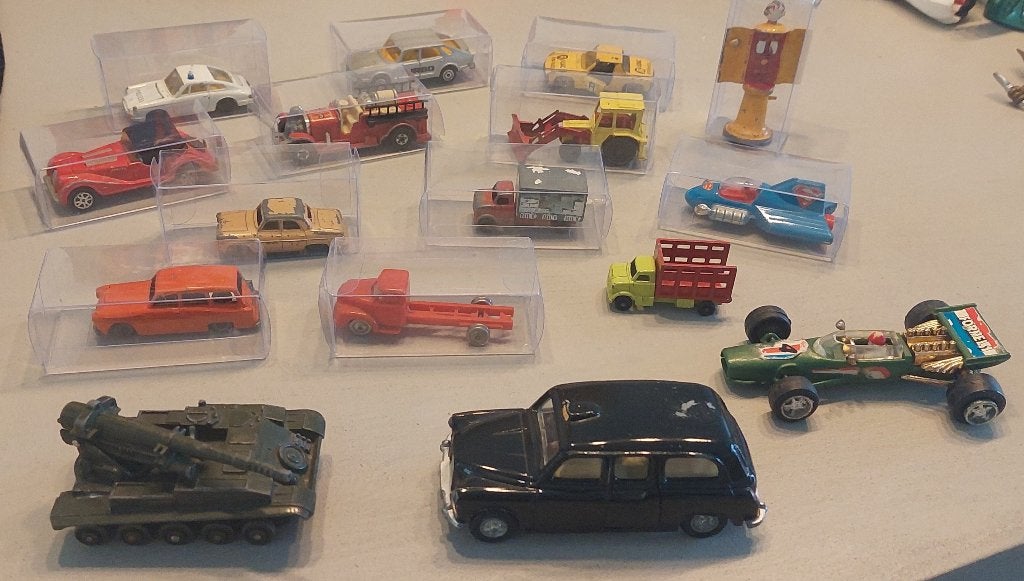 16 vintage miniatuurauto's o.a. Dinky Toys, Lego, Hot Wheels, Overige merken, Gebruikt, Auto, Groter dan 1:32