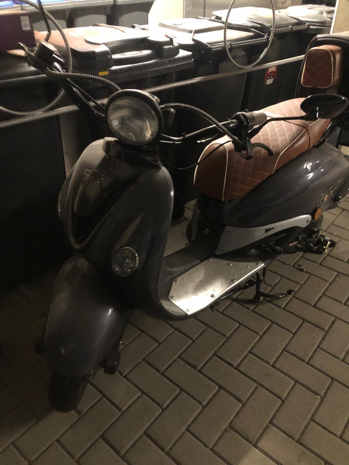 Neco scooter 2017 - kleur antraciet en bruin, Zo goed als nieuw, Benzine, Ophalen, Overige merken
