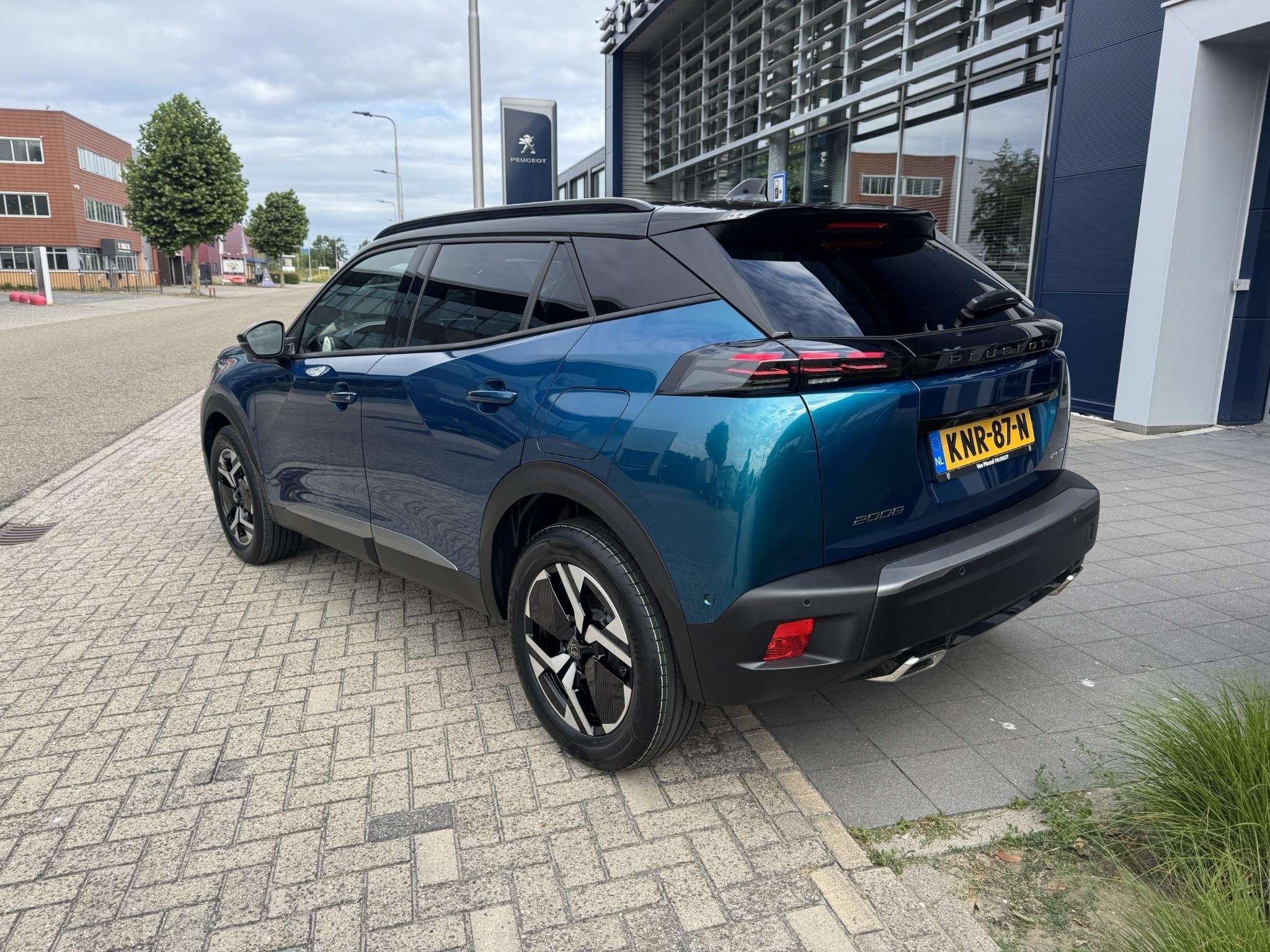 Peugeot 2008 1.2 Hybrid 145 GT, Auto's, Gebruikt, Euro 6, 1199 cc, Blauw