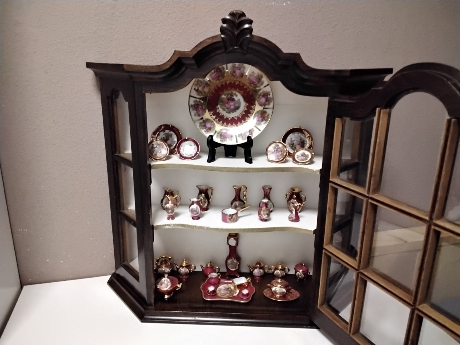 Antieke Vitrinekastje met France limoges porselein, Antiek en Kunst, Ophalen