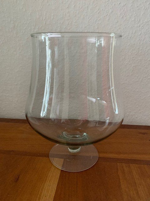 Glazen vaas / bloempot met voet, Huis en Inrichting, Woonaccessoires | Vazen, Transparant, Ophalen of Verzenden, 22 cm, Glas